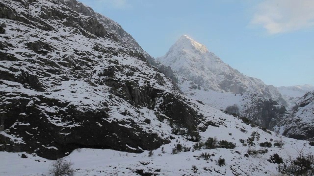 山区的积雪-内万多恩派萨伊montañoso