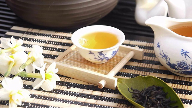 詳情圖-一杯茶和一個(gè)茶壺