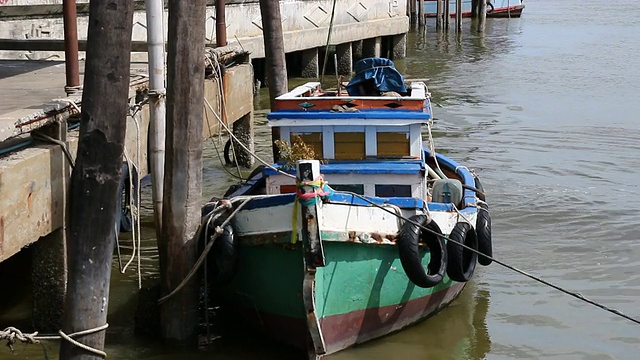 海上的渔船
