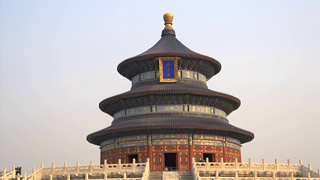 詳情圖-從天壇到廣場(chǎng)的傾斜與人們?cè)诒本?></div><!--]--></div></div><div   id=