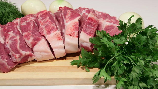 多莉:新鲜的猪肉和蔬菜片
