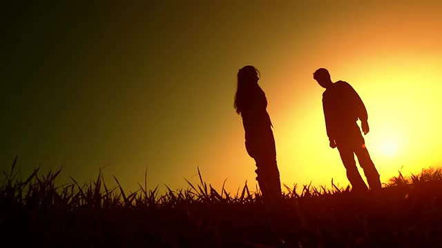 男人和女人分手的心碎概念