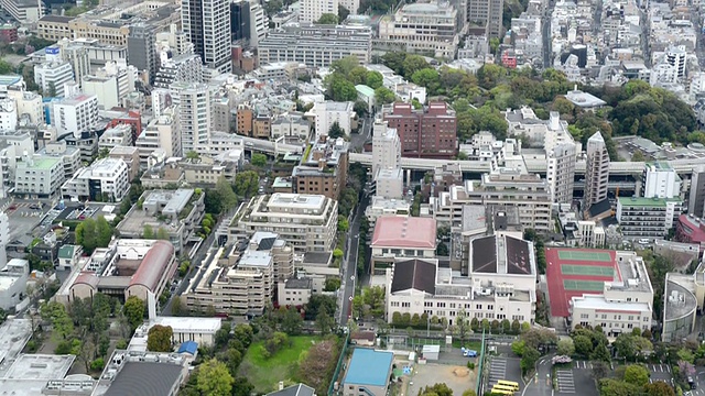 俯瞰东京市中心城市建筑的高角度视图