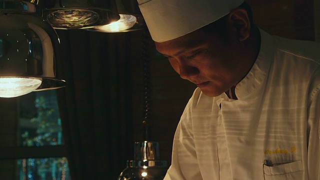詳情圖-廚師烹飪，準備食物，意大利面，專業(yè)廚師在餐廳廚房
