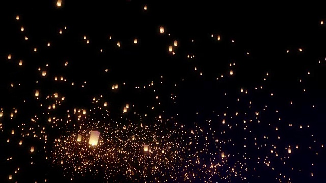 天灯飞向夜空