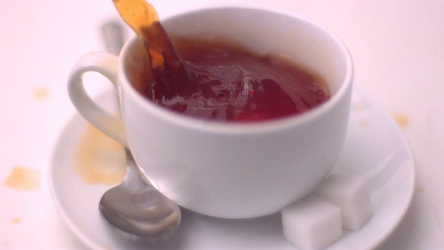 詳情圖-方糖落入茶中濺起水花
