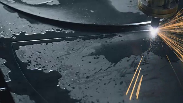详情图-快速工业激光等离子切割加工制造技术的平板金属材料与火花