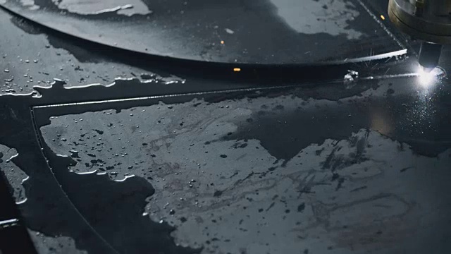详情图-快速工业激光等离子切割加工制造技术的平板金属材料与火花