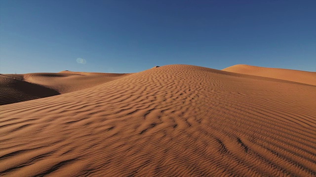 撒哈拉沙漠的景色，清晨的沙丘美妙無比