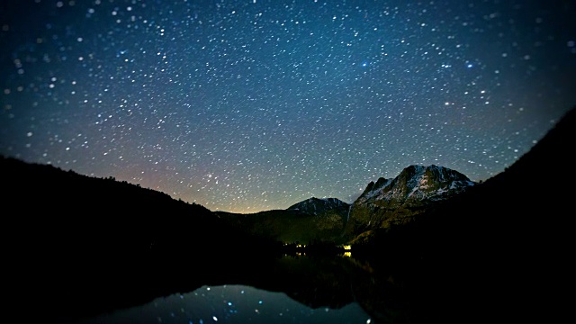 星星湖夜晚天空延时