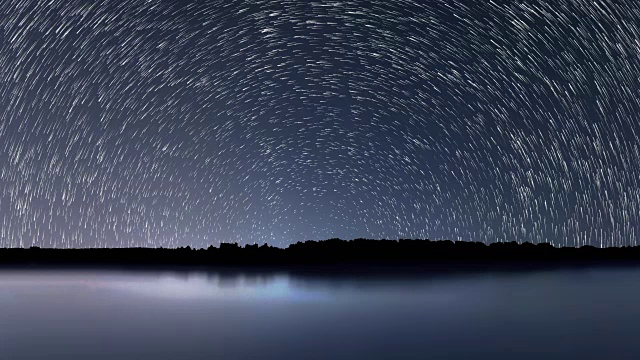 详情图-星星的轨迹，美丽的蓝色夜晚的倒影