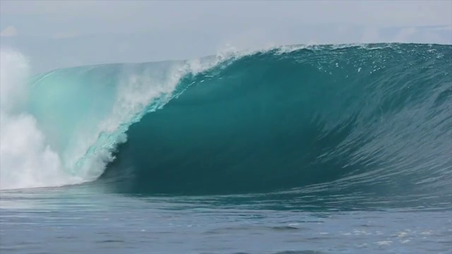 慢镜头空洞的海浪