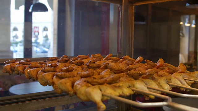 详情图-在牛排餐厅和快餐店做烤鸡