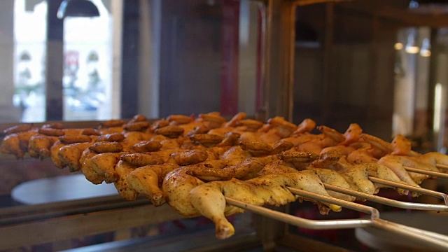 详情图-在牛排餐厅和快餐店做烤鸡