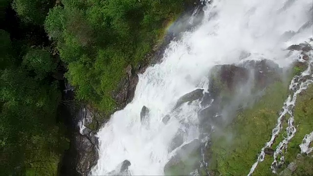 詳情圖-挪威Ryfylke巨大瀑布的航拍鏡頭