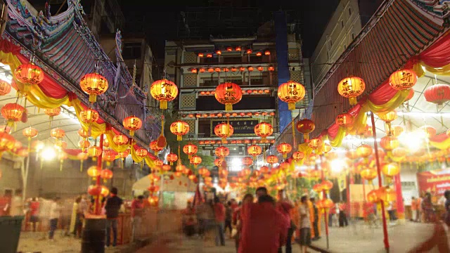 在曼谷唐人街的冷诺依寺庆祝中国新年。