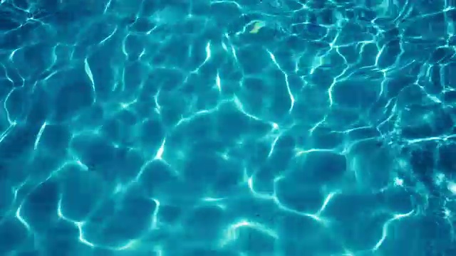 闪亮的蓝色水波纹的背景。Aqua纹理。