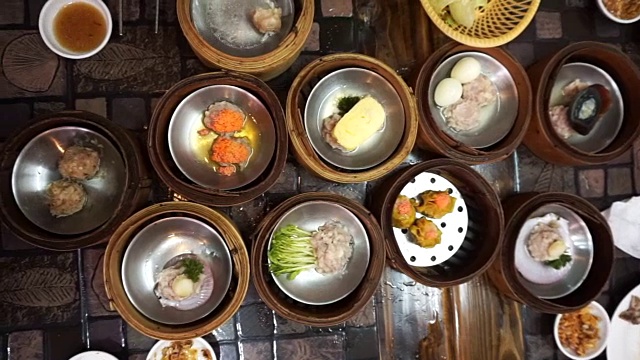 吃蒸点心，俯视各种中国传统美食