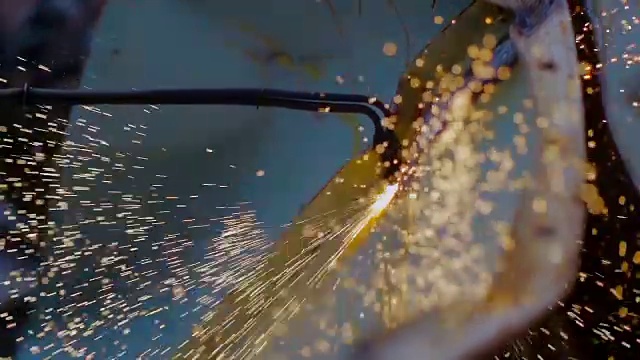 气体焊机用火花切割金属