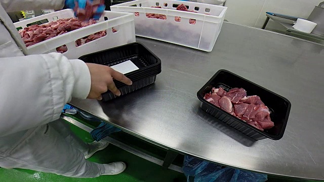 新鲜肉片装箱