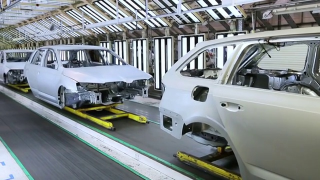 詳情圖-汽車制造廠里一排一排的汽車