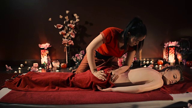 详情图-按摩手肘。