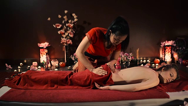 详情图-按摩手肘。