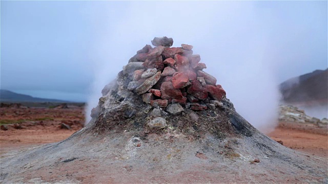 沸腾蒸汽火山温泉地热喷口岩锥冰岛Myvatn