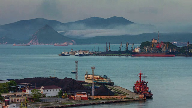 俄罗斯日落光海参崴工业港口海湾全景4k时间流逝