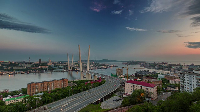 俄罗斯海参崴日落至夜晚照明桥顶全景4k时间推移