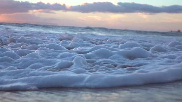 詳情圖-慢鏡頭:綠松石般的海水濺起水花，覆蓋著令人驚嘆的沙灘