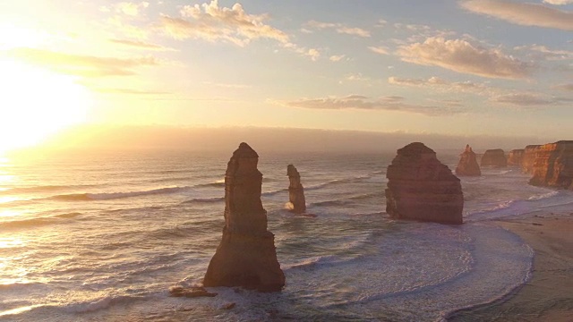 航空:宏伟的十二门徒沿岩石澳大利亚海岸