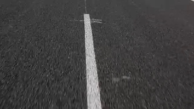 柏油路上的线路