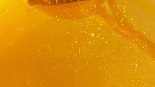 詳情圖-蜂蜜在罐子里。