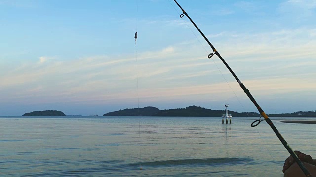 渔民放鱼钩