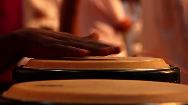 打非洲鼓