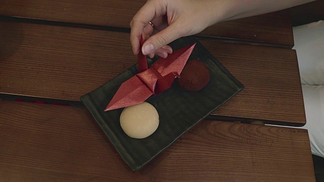 麻糬甜点与折纸图形