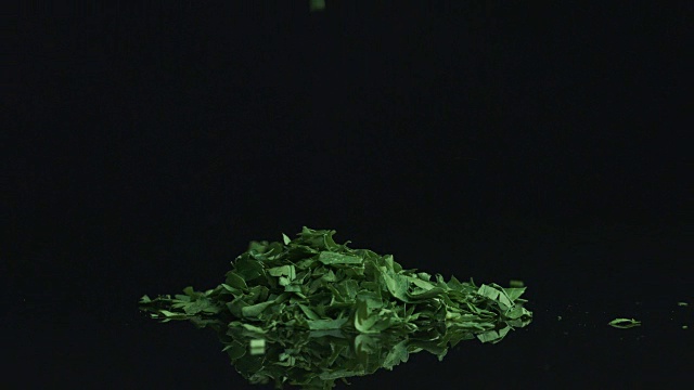 香菜(芫荽)掉落。