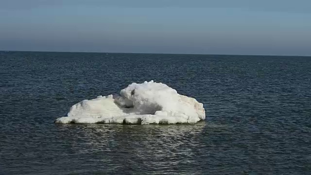 海上浮冰，冬天。