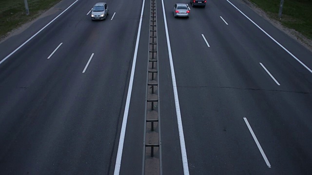 详情图-交通繁忙的公路基础设施上的汽车
