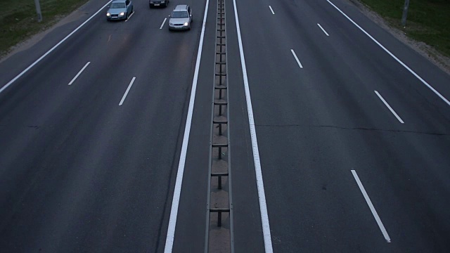 详情图-交通繁忙的公路基础设施上的汽车