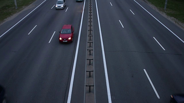 详情图-交通繁忙的公路基础设施上的汽车