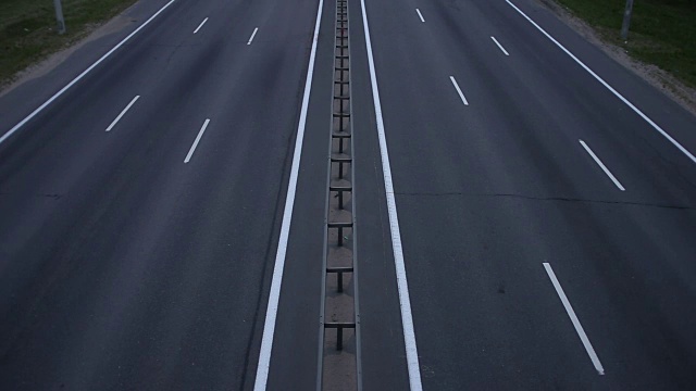 详情图-交通繁忙的公路基础设施上的汽车