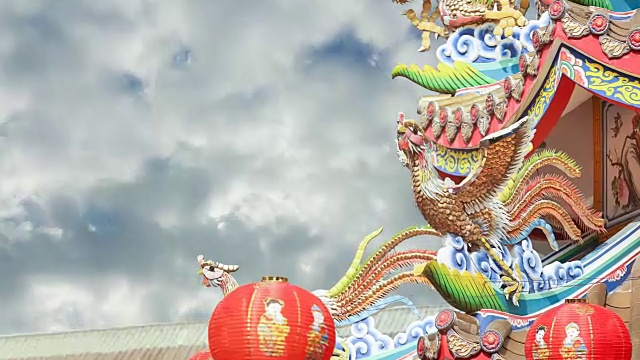 詳情圖-時(shí)間流逝中國(guó)鳳凰在寺廟屋頂