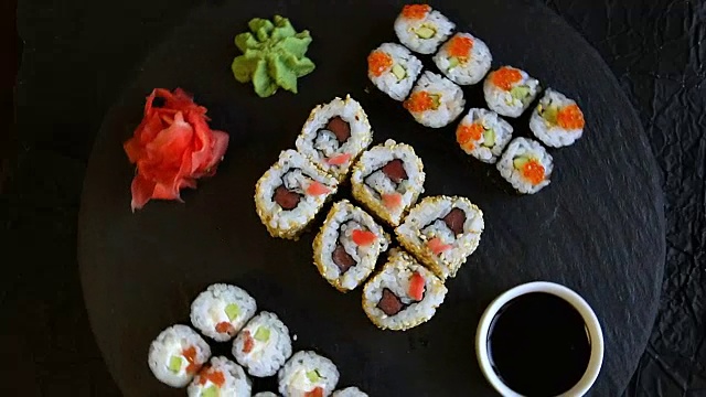 詳情圖-壽司食物的運動配黑石芥末姜