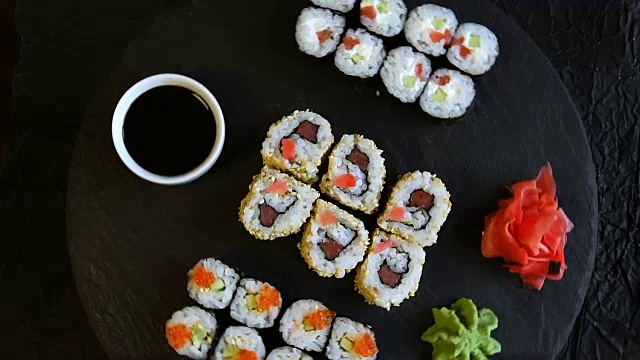 詳情圖-壽司食物的運動配黑石芥末姜