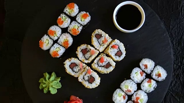 詳情圖-壽司食物的運動配黑石芥末姜
