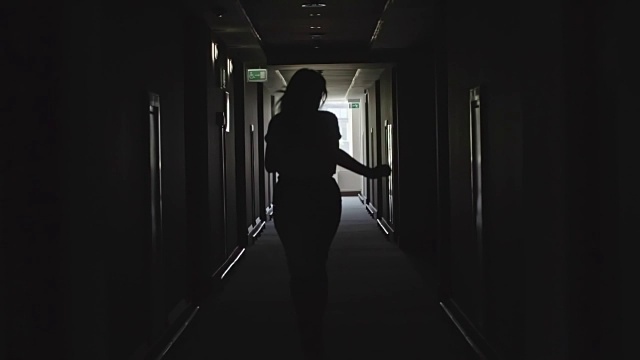详情图-女企业家的剪影