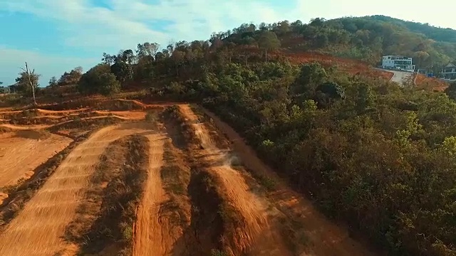 航空:越野赛跳跃。