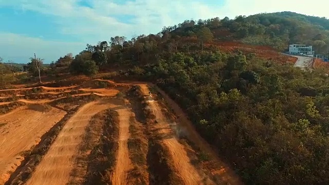 详情图-航空:越野赛跳跃。